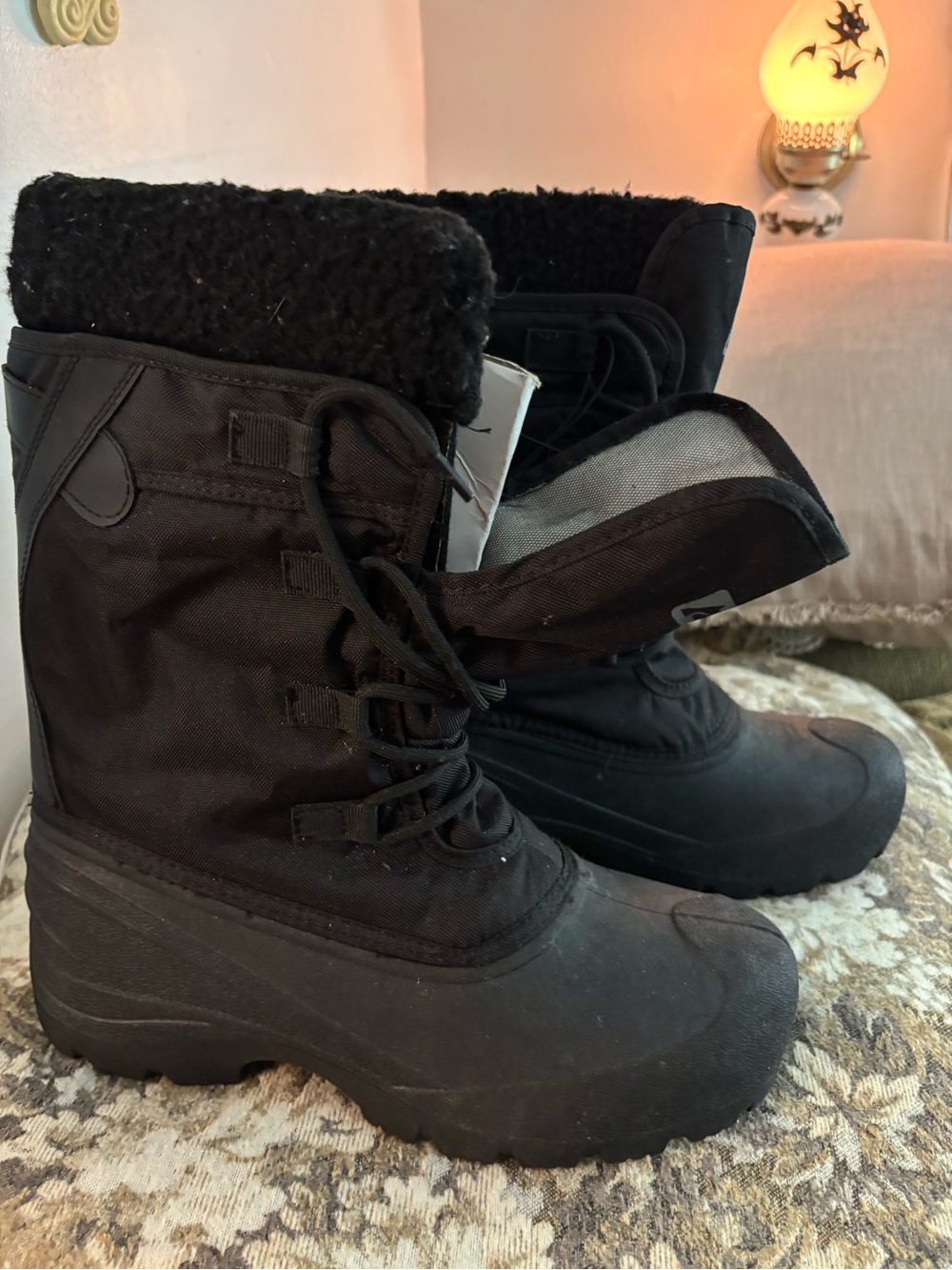 Women’s Black Insulated Winter Boots with Faux-Fur Collar